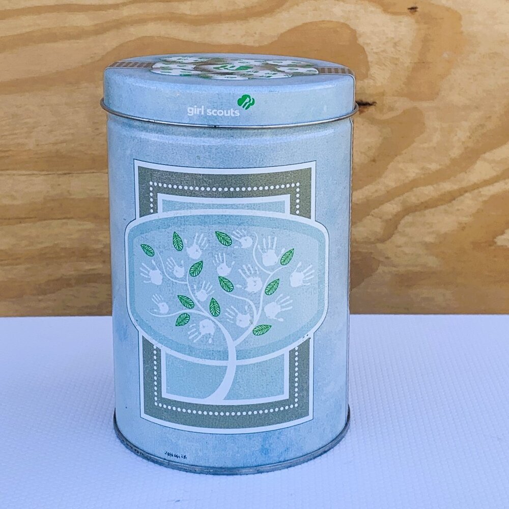 GIRL SCOUTS - 2015 Girl Scouts "Family Tree / Hand prints" lidded tin canister